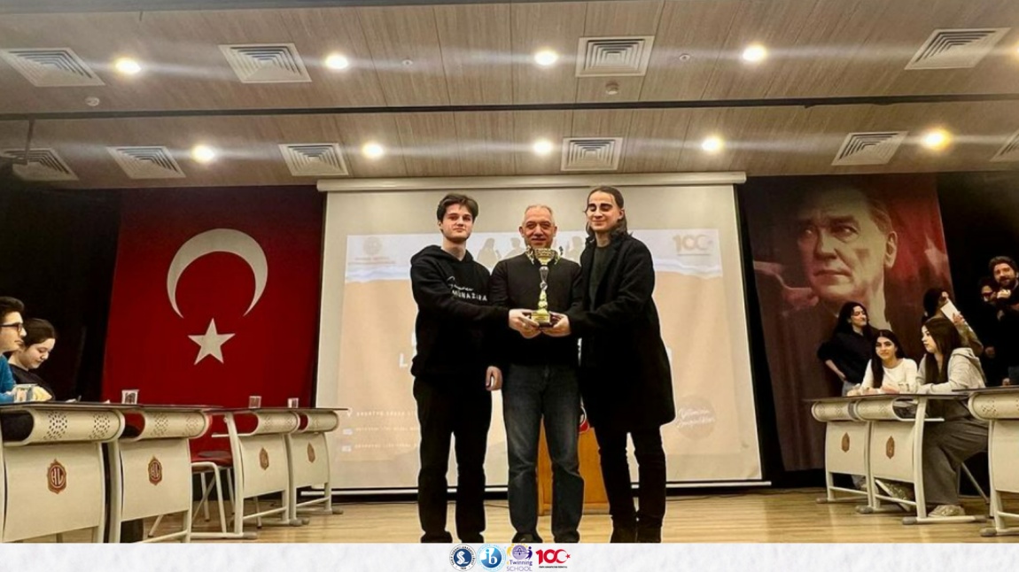 Okulumuz Beşiktaş İlçe Milli Eğitim Müdürlüğü Liseler Arası Münazara Turnuvası'nda Şampiyon Olmuştur