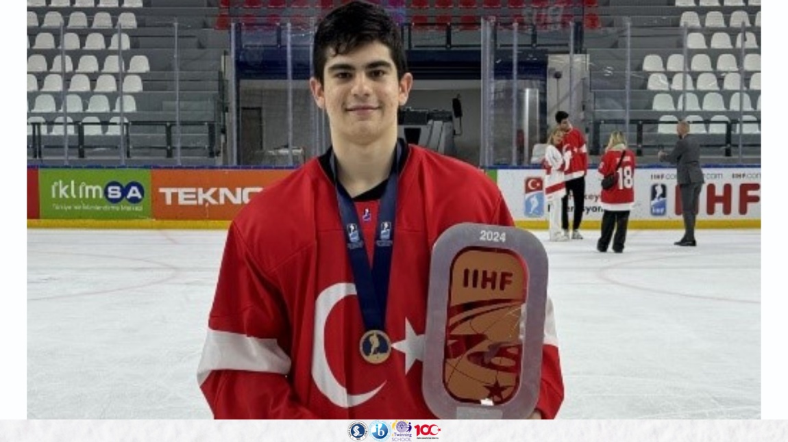 Arhan Kuzey GİRGİN IIHF U218 Dünya Buz Hokeyi Şampiyonası’ndan Bronz Madalya ile Dönmüştür
